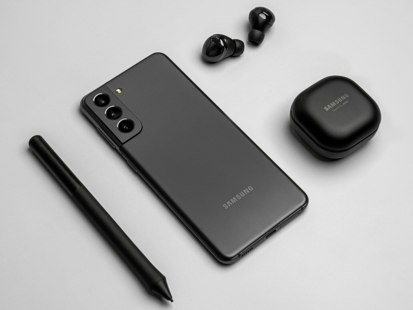 Samsung has consistently delivered value-driven smartphones tailored to the needs of Indian consumers. Continuing this legacy, Samsung is gearing up for the launch of its latest budget 5G offering — the Galaxy M36 5G. Packed with premium features and priced under ₹20,000, this phone is set to redefine the budget 5G smartphone market in India. Design and Display – Sleek, Sturdy, and Stylish The Samsung Galaxy M36 5G features a sleek polycarbonate unibody design with a matte finish that feels premium in the hand. Available in vibrant colors like Ocean Blue, Charcoal Black, and Mint Green, the M36 stands out with modern aesthetics. The phone is expected to sport a 6.6-inch FHD+ Super AMOLED display with a 120Hz refresh rate — perfect for streaming, gaming, and multitasking. Corning Gorilla Glass protection adds durability, making it suitable for everyday rough use. Performance – Powered for Everything Under the hood, the M36 5G is rumored to be powered by the MediaTek Dimensity 6100+ or Snapdragon 695 processor, coupled with 6GB or 8GB RAM variants and up to 128GB internal storage, expandable via microSD. This ensures seamless multitasking, lag-free gaming, and smooth app performance. Whether you’re browsing, using social media, or video calling, the Galaxy M36 5G keeps things fluid and fast. 5G Connectivity – Future-Ready Network Experience As 5G networks continue to expand across India, having a 5G smartphone is no longer a luxury, but a necessity. The M36 supports multiple 5G bands, ensuring faster downloads, lower latency, and improved online experiences — making it ideal for streaming, gaming, and online classes. Camera Setup – Capture Every Moment in Detail Samsung’s camera prowess extends to its budget devices, and the Galaxy M36 5G is no exception. It is expected to feature a 50MP primary rear camera, 2MP depth sensor, and 2MP macro lens, with AI enhancements for better low-light photography and sharp portraits. The 13MP front camera supports AI beauty mode, portrait shots, and Full HD video recording — perfect for selfies, reels, and video calls. Battery & Charging – Stay Powered All Day Battery life is crucial for Indian users, and the M36 doesn’t disappoint. It’s backed by a 6000mAh battery, easily lasting a full day or more on moderate usage. Paired with 25W fast charging, it ensures you spend less time charging and more time doing what you love. One UI & Android Experience The Galaxy M36 5G will ship with One UI 6.0 based on Android 14, offering a clean, feature-rich, and customizable experience. Key features include: Samsung Knox security Privacy Dashboard Digital Wellbeing tools Secure Folder Enhanced dark mode and gesture navigation Samsung also promises 2 years of OS updates and 4 years of security patches, a rare commitment in this price range. Additional Smart Features The M36 also includes a variety of modern features such as: Side-mounted fingerprint sensor Face Unlock USB Type-C Bluetooth 5.3 Dual SIM 5G support Dolby Atmos audio support These features make it a complete package for tech-savvy users and first-time smartphone buyers alike. Expected Price and Launch Date in India According to industry sources, the Samsung Galaxy M36 5G is expected to launch in India by mid-July 2025, and will be priced starting from ₹16,999 for the 6GB/128GB variant, with a slightly higher price for the 8GB model. It will be available via Amazon, Samsung’s official site, and offline retail stores. Is the Galaxy M36 5G Worth Buying? Absolutely. If you’re looking for a feature-packed smartphone under ₹20,000, the Samsung Galaxy M36 5G offers a perfect blend of performance, design, 5G connectivity, and long battery life — all backed by Samsung’s trusted after-sales support and software ecosystem. It competes directly with other popular models like Redmi Note 13 5G, Realme Narzo 70 5G, and iQOO Z9, but the Galaxy M36 wins in display quality, battery size, and brand reliability. Conclusion With the Galaxy M36 5G, Samsung aims to make 5G technology more accessible to budget-conscious Indian consumers without compromising on quality. Whether you are a student, working professional, or someone upgrading from a 4G phone, the Galaxy M36 is a smart and future-ready investment. Stay tuned for more updates on official specs, launch offers, and user reviews once the device hits the market!